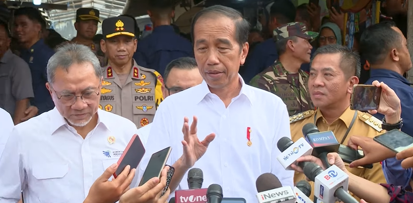 Presiden Jokowi Tinjau Pasar Baru Karawang Jawa Barat